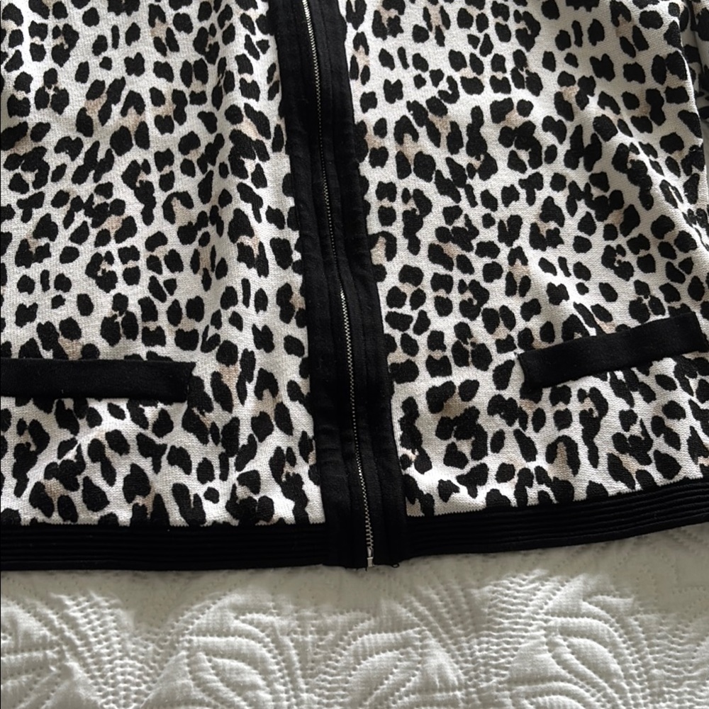 Chic Leopard Print Cardigan - Picture 4 of 16